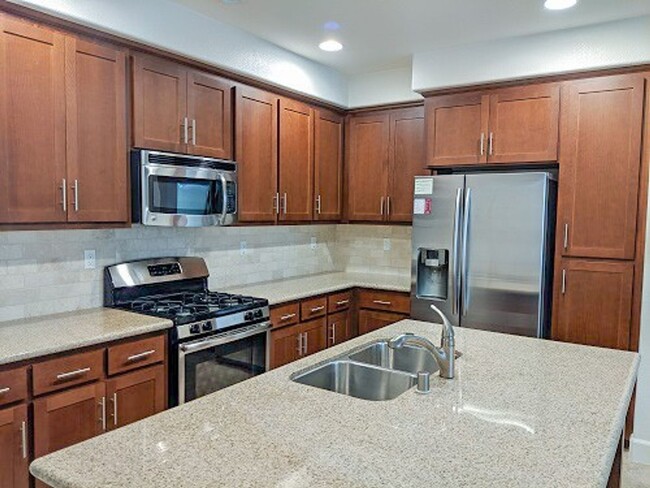 Building Photo - 3 Bed 2 Bath Condo Near Great Mall - Milpitas