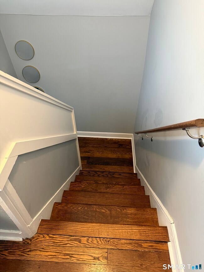 Building Photo - 507 Queen St