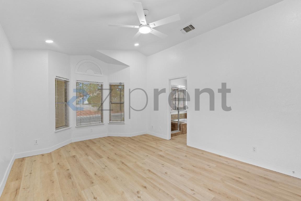 Building Photo - Unit
