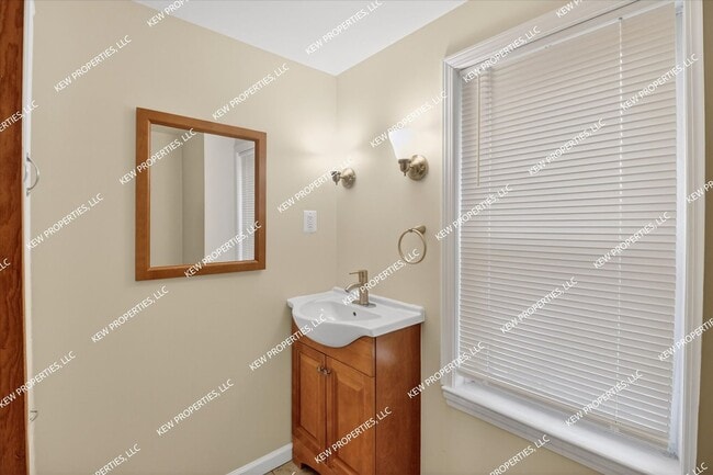 Building Photo - Lovely 3-Bedroom, 1.5-Bathroom Brick Bungalow for Rent in Redford Twp.!