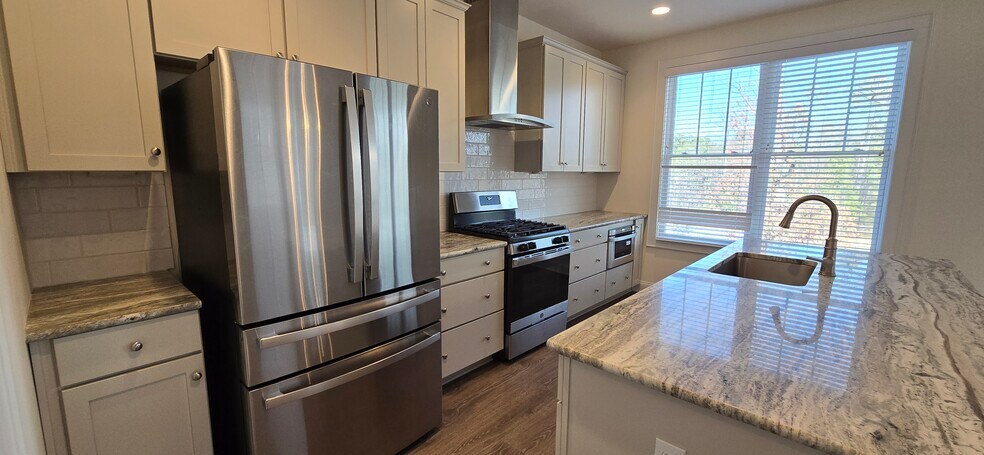 Building Photo - 1722 Old Brick Rd