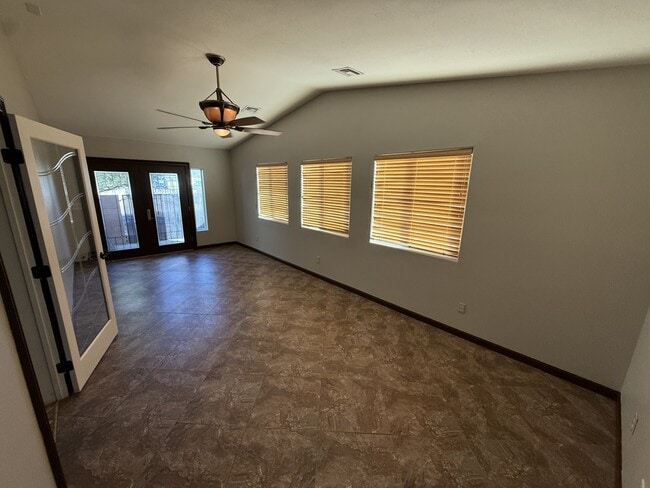 Building Photo - 422 Emery Dr