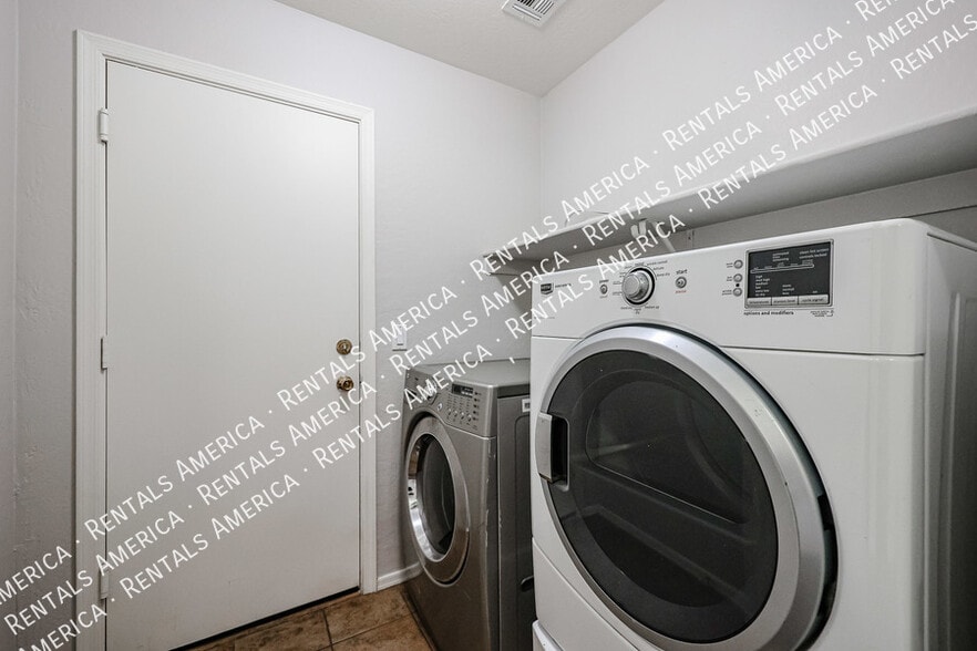 Building Photo - 41629 N Ranch Dr