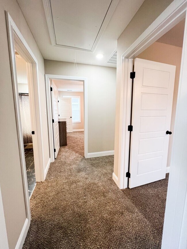 Building Photo - Move-In Specials Available! Beautiful Sing...