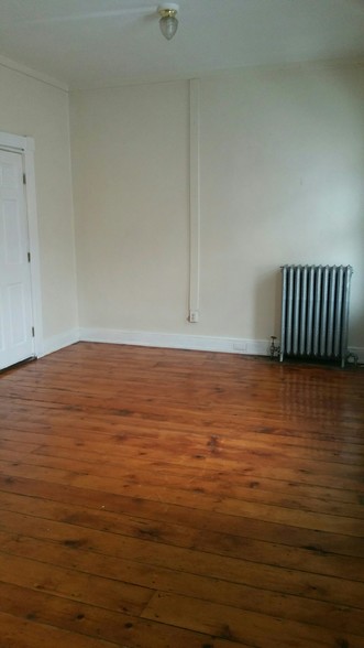 Primary Photo - 44 S Prince St