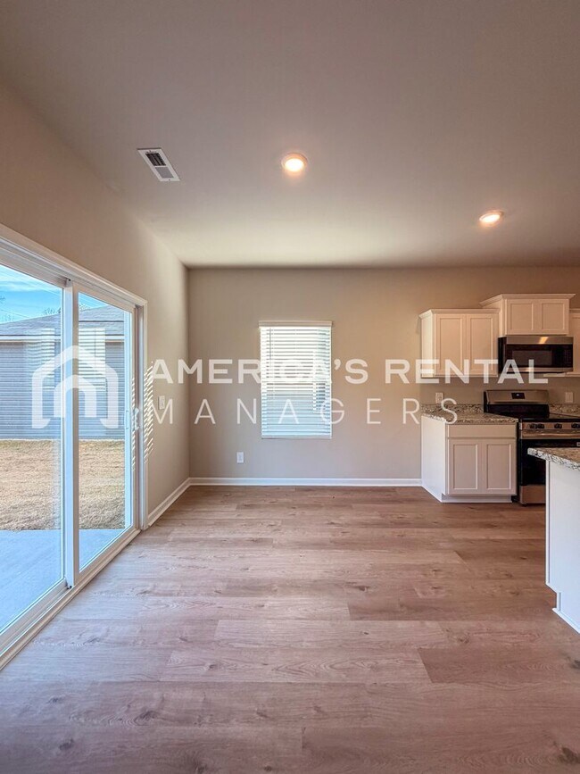 Building Photo - Spacious 4-Bedroom Home with Upstairs Loft!