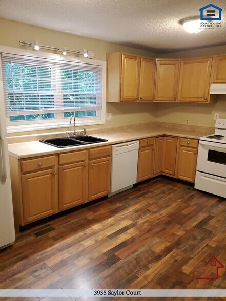 Building Photo - 3935 Saylor Ct