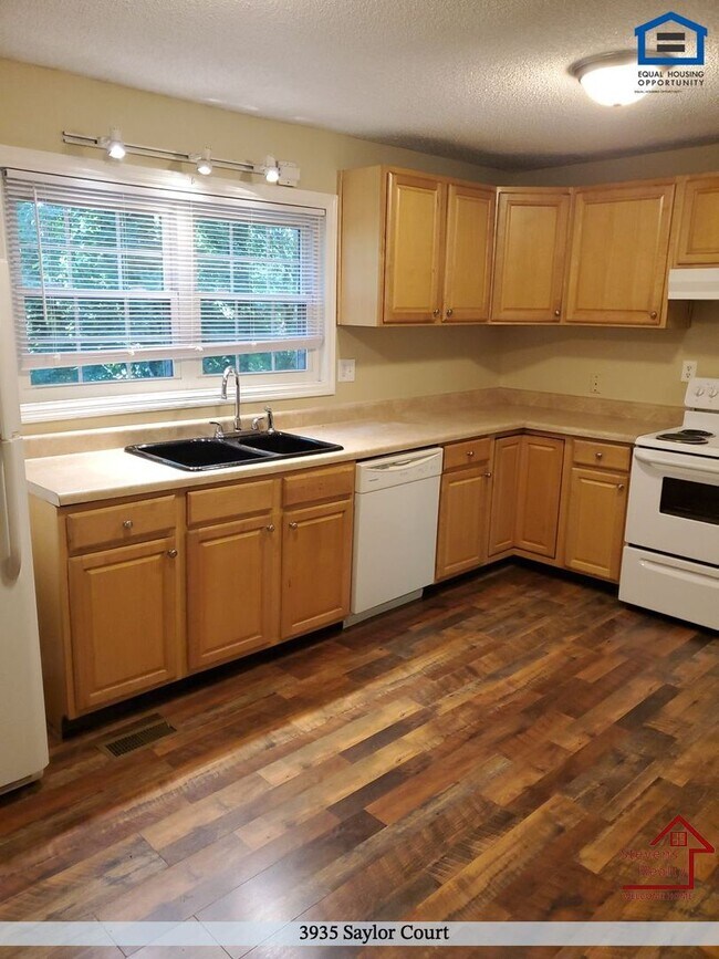 Building Photo - 3935 Saylor Ct