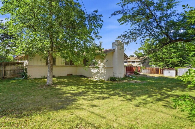 Building Photo - $2,695.95, 3-Bed, 2-Bath, Ranch House in Littleton with Great Fenced in Yard!