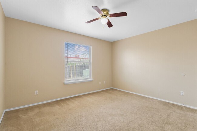 Building Photo - 3 Bedroom/2 Bath Meadow Brook Subdivision