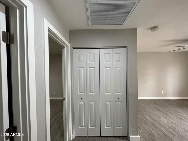 Building Photo - 2912 E Roeser Rd