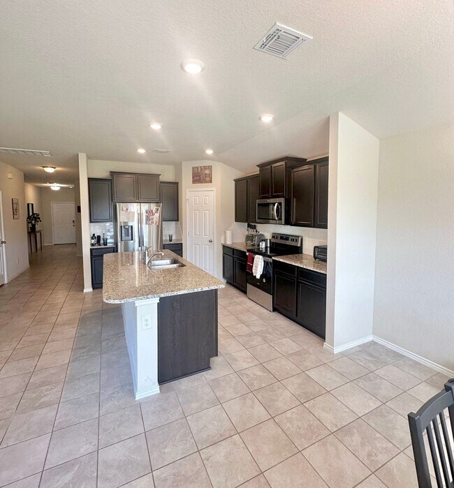 Building Photo - Beautiful 4 Bed Home in Copperas Cove! AVAILABLE SOON !