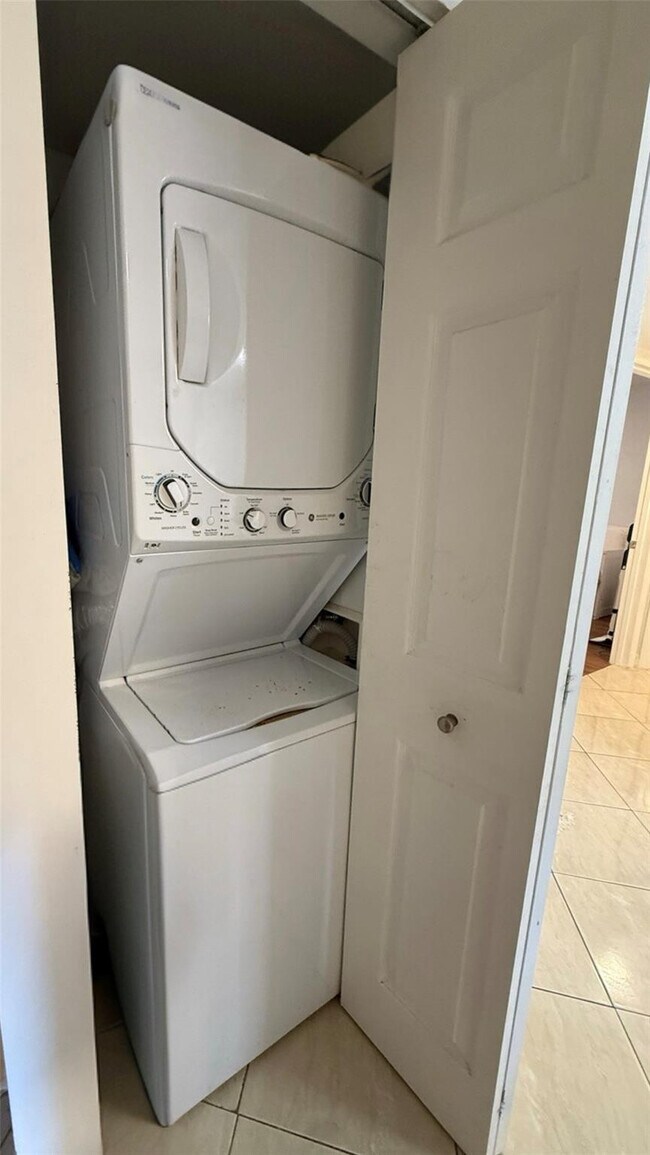 Building Photo - 8014 NW 15th Manor