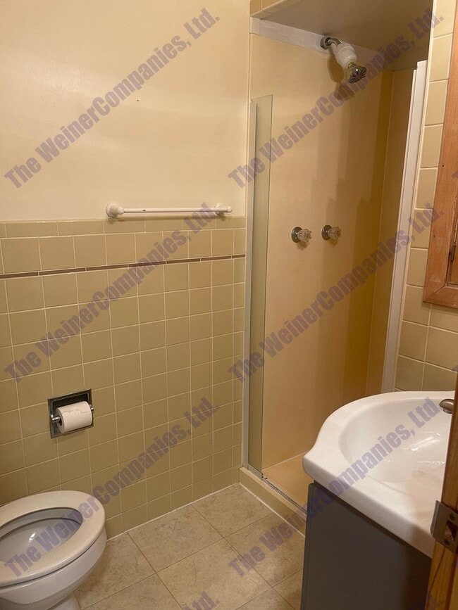 Building Photo - 3 Bed/2 Bath Home Available for Sublease beginning March 1st!