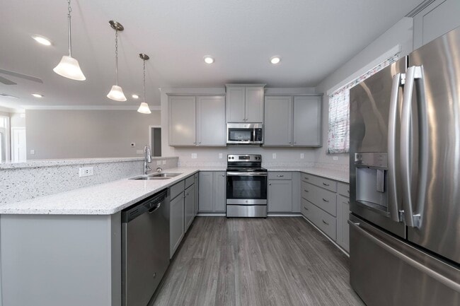 Building Photo - Like New one level living