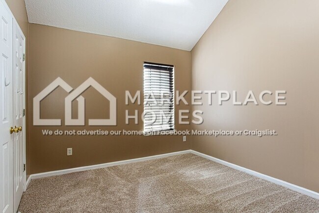 Building Photo - 832 Asbury Way