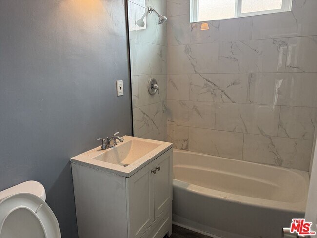 Building Photo - 314 E 104th St