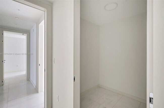 Building Photo - 300 Biscayne Blvd Way