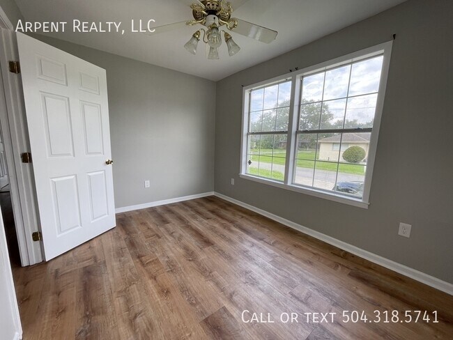 Building Photo - 2121 Montesquieu St