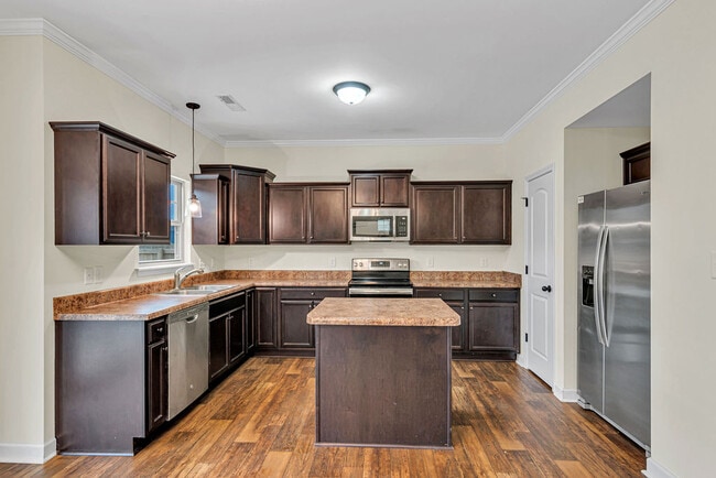 Building Photo - 303 Channel Run Ln