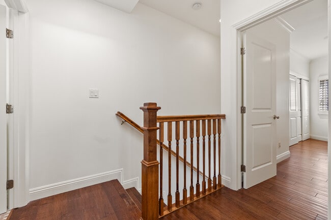 Building Photo - 1077 10th St