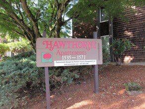 Building Photo - Two Bedroom Apartment w/ Washer and Dryer