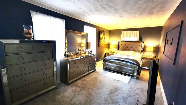 Building Photo - Clean 4 Bedroom Ready For Rent