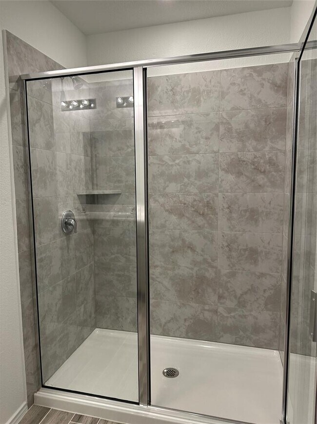 Building Photo - 253 Redonda Dr