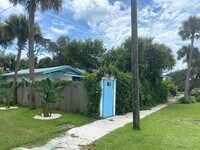 Building Photo - Beautiful large studio 2 blocks from the b...