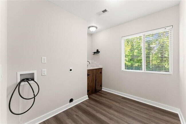 Building Photo - 2050 Shaffer Rd