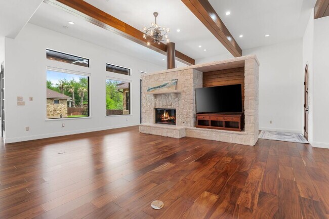 Building Photo - Elevated Executive Living in Lake Forest