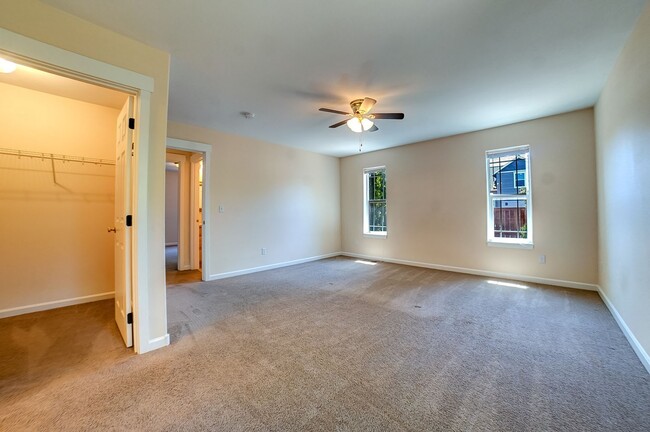 Building Photo - Spacious home in NE Bend!  4 bedrooms!