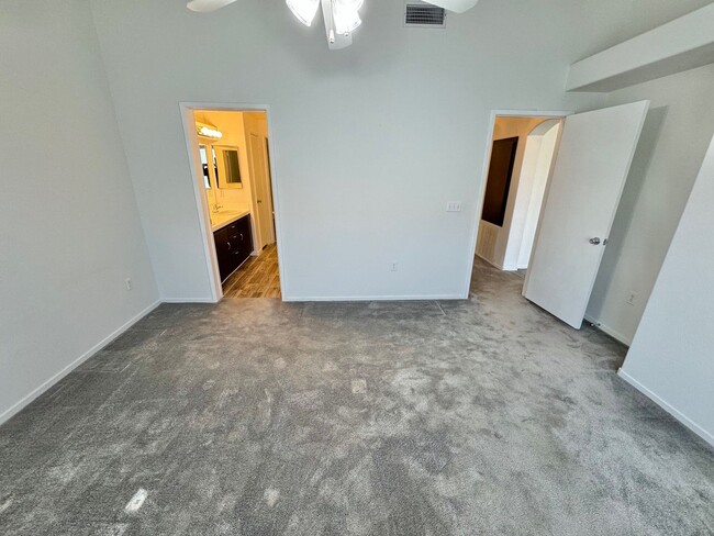 Building Photo - ADORABLE 2 BEDROOM 2 BATHROOM CONDO WITH A...