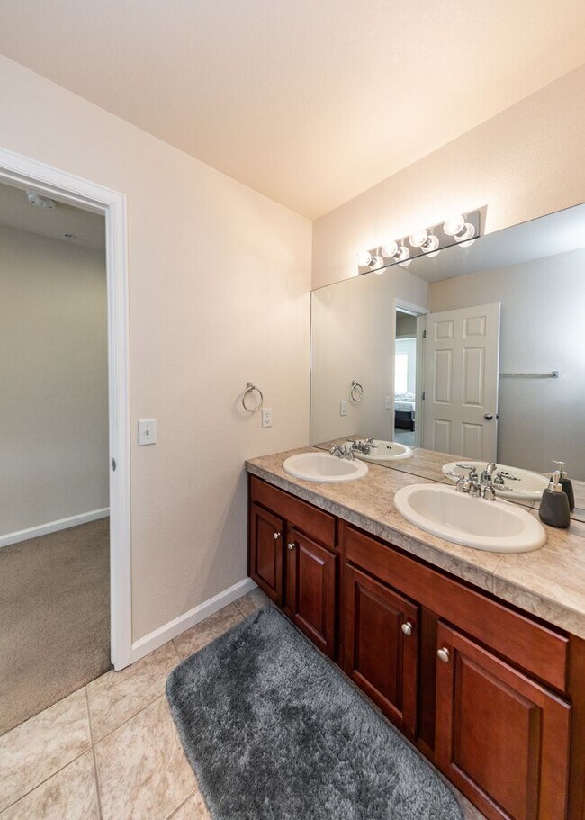 Building Photo - Downtown 3 Bedroom Townhome with 2 Car Garage