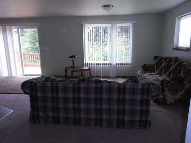 Building Photo - 3bd 2 1/2ba Home With garage