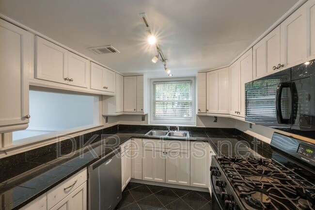 Building Photo - 9070 Cobbler Ct