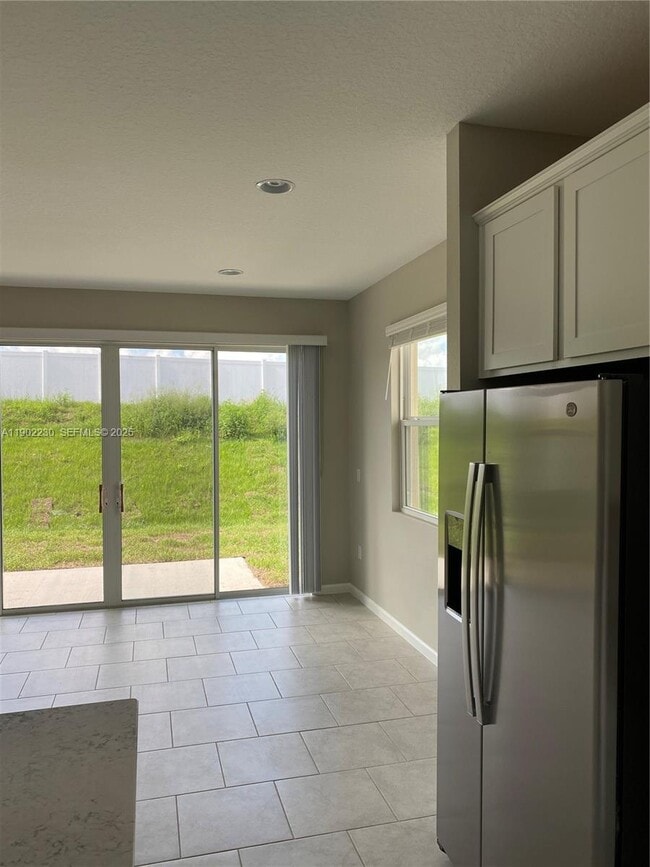 Building Photo - 308 Lake Smart Cir