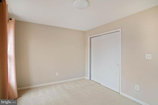 Building Photo - 43513 Lucketts Bridge Cir