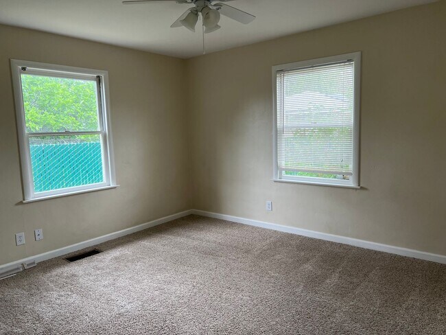 Building Photo - 2 Bedroom Home in Anderson - MUST SEE