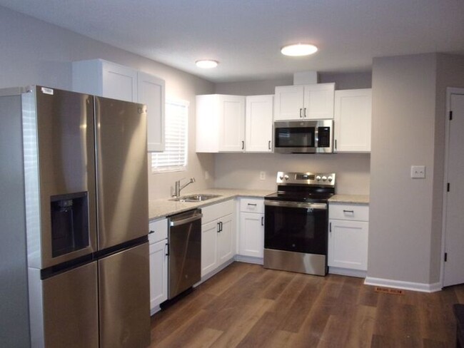 Building Photo - Beautifully Renovated 3 Bedroom 2 Bath Hom...