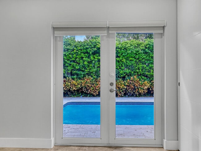 Building Photo - 1298 NW 4th St