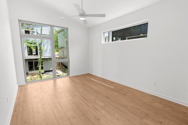 Building Photo - 3038 Edwin Cir