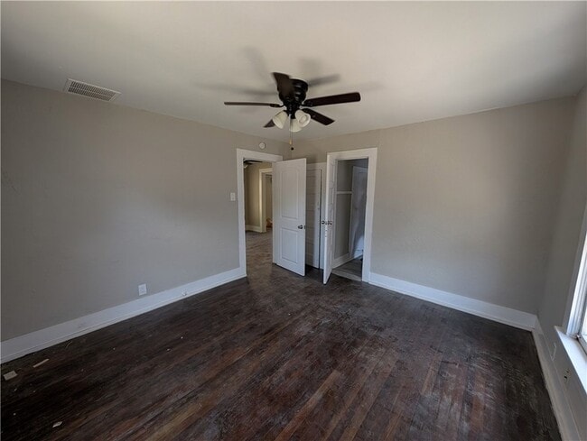 Building Photo - 613 6th St