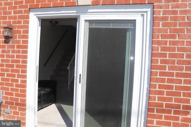 Building Photo - 942 S Rolfe St