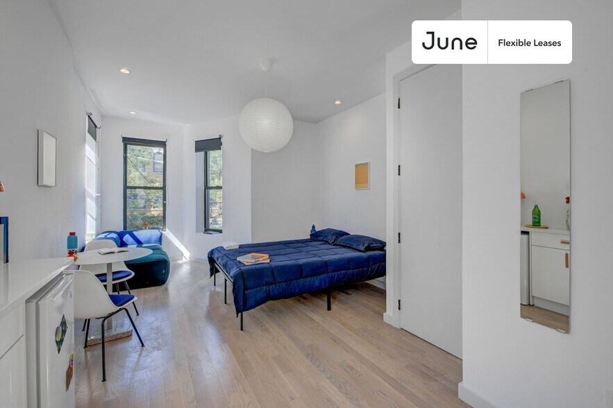 Building Photo - Brand New ROOM at The Maison on Halsey