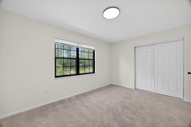 Building Photo - 599 E Graham Pl