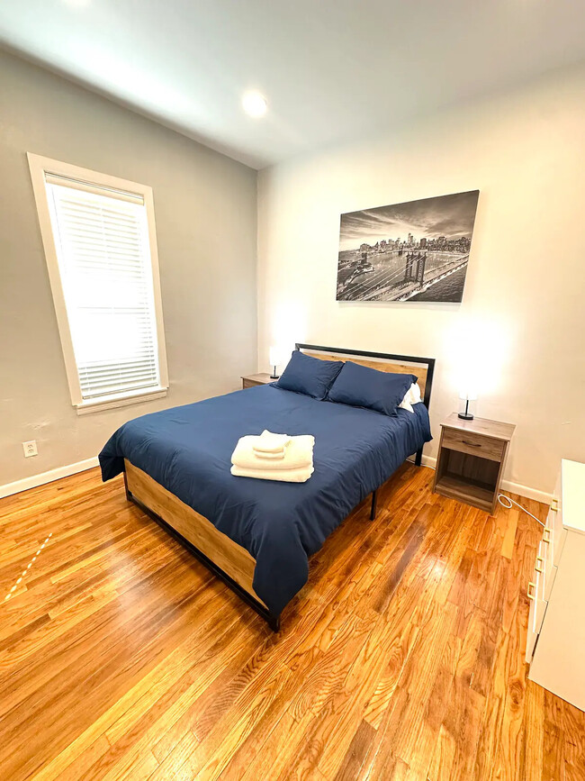 Bedroom - 1944 Arizona Ave