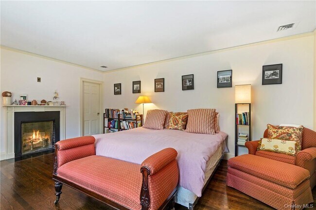 Building Photo - 99 Cantitoe St