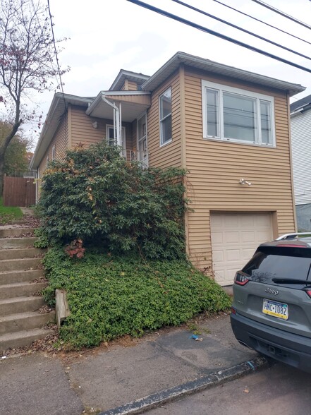 Primary Photo - 74 Diamond Ave