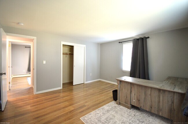 Building Photo - 1250 Farmington Ave